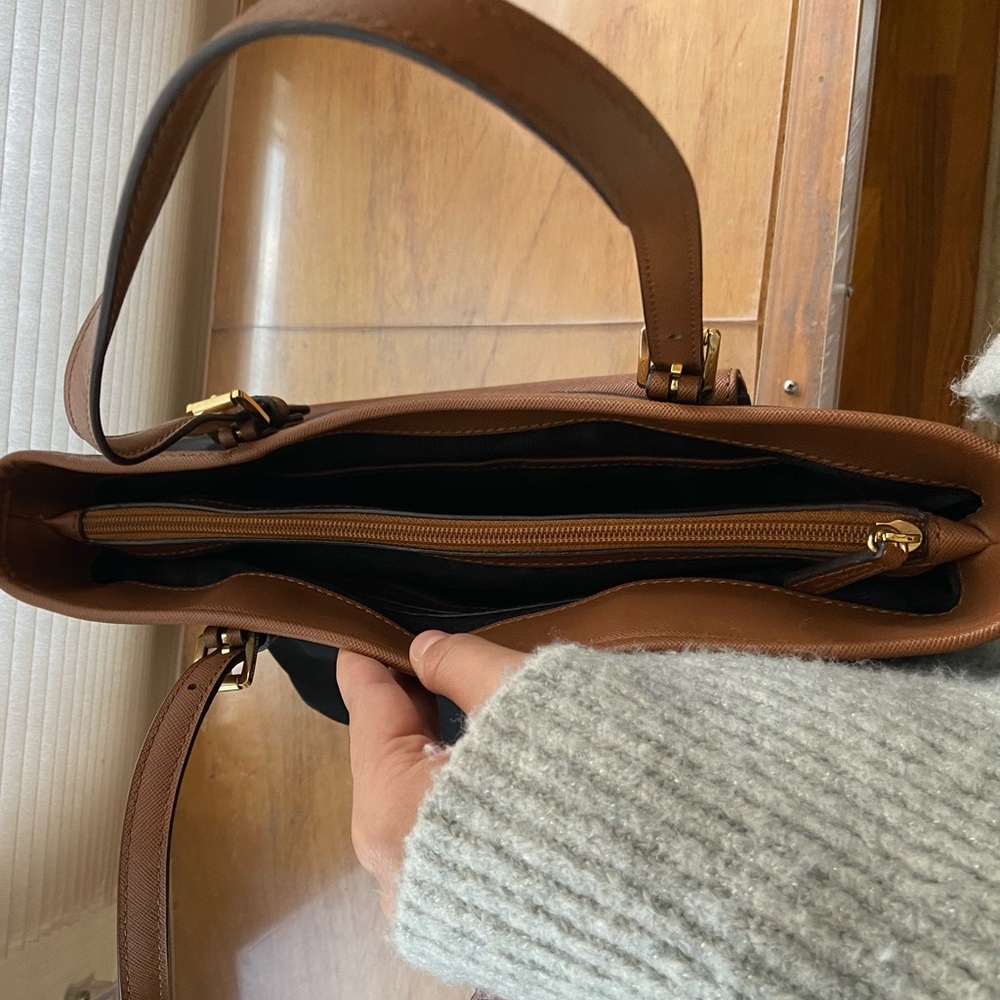 MICHAEL KORS SMALL BLACK TOTE - Picture 4 of 5